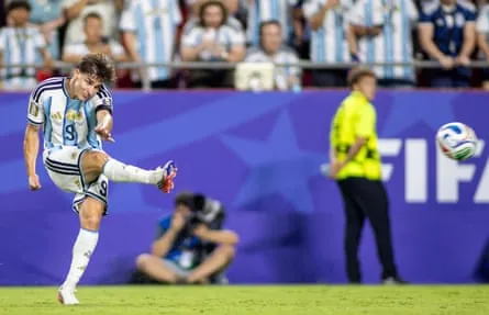 Julián Alvarez lets fly to score arguably the best goal of the World Cup so far against Switzerland