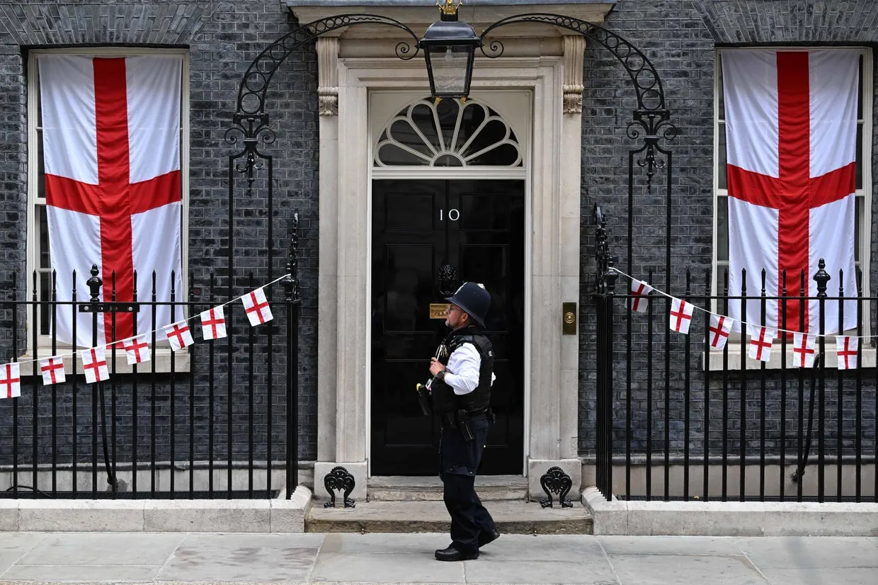 British ministers arrive at 10 Downing Street for Starmer's final cabinet meeting