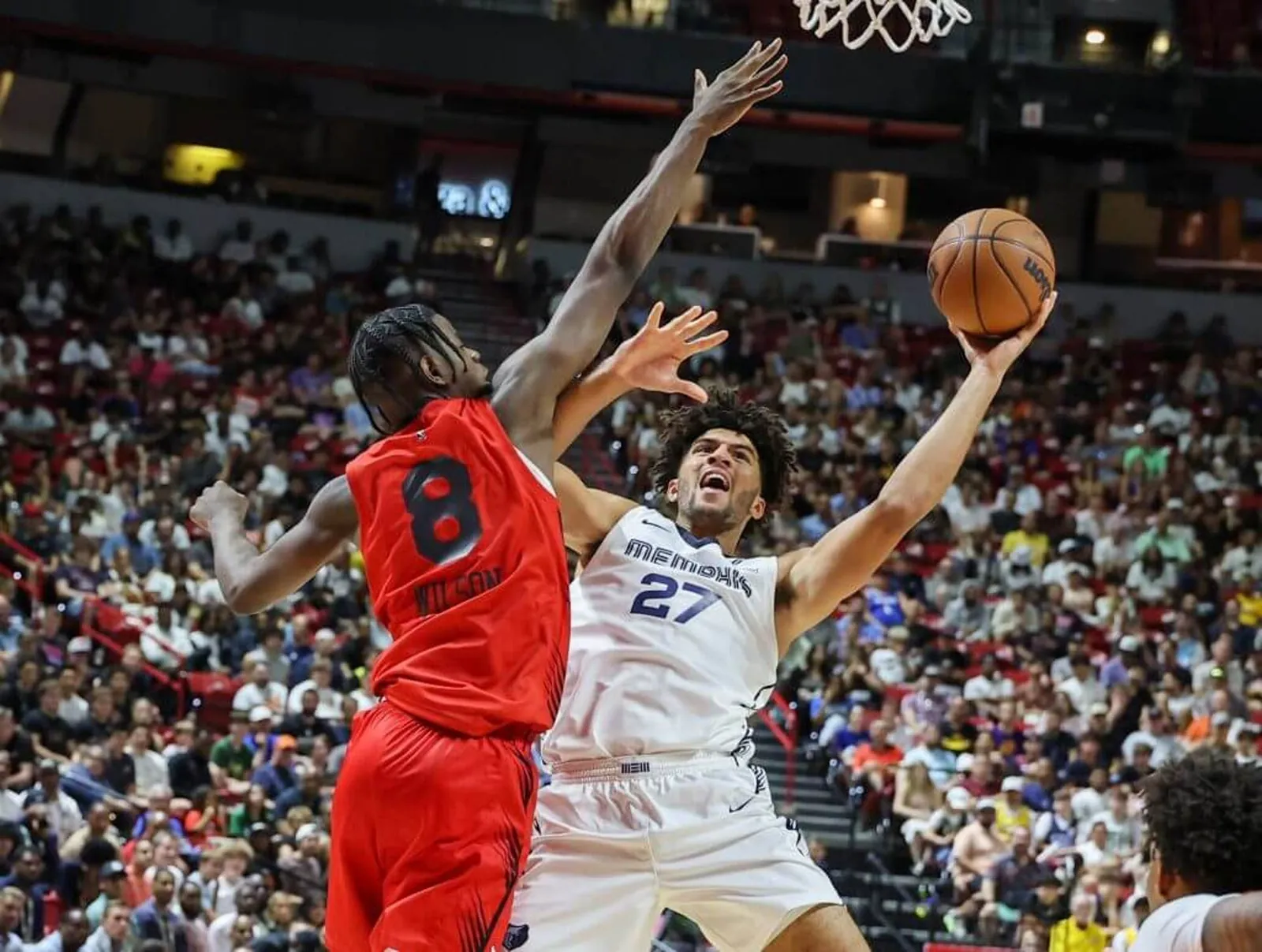 Cameron Boozer shoots against Caleb Wilson